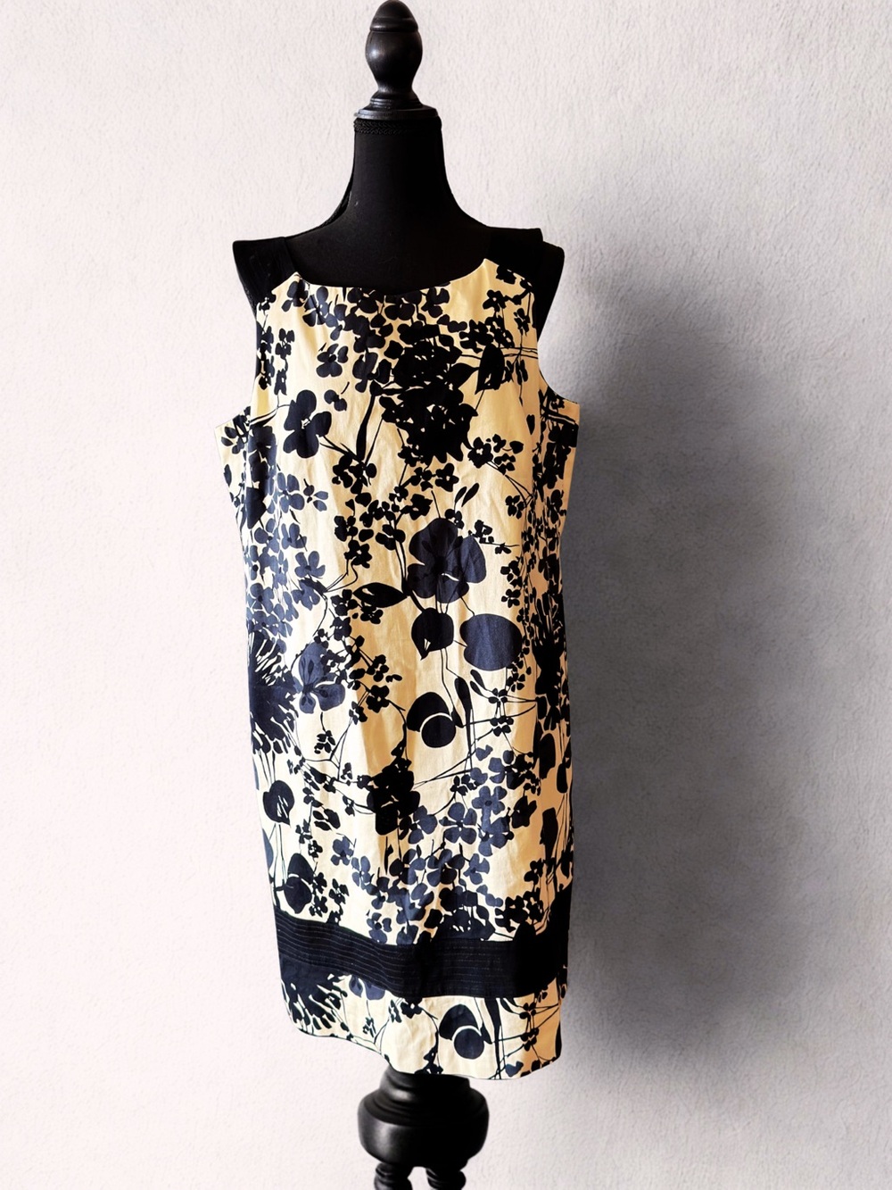 Maggy London Cream Shift Dress with Black Floral Print